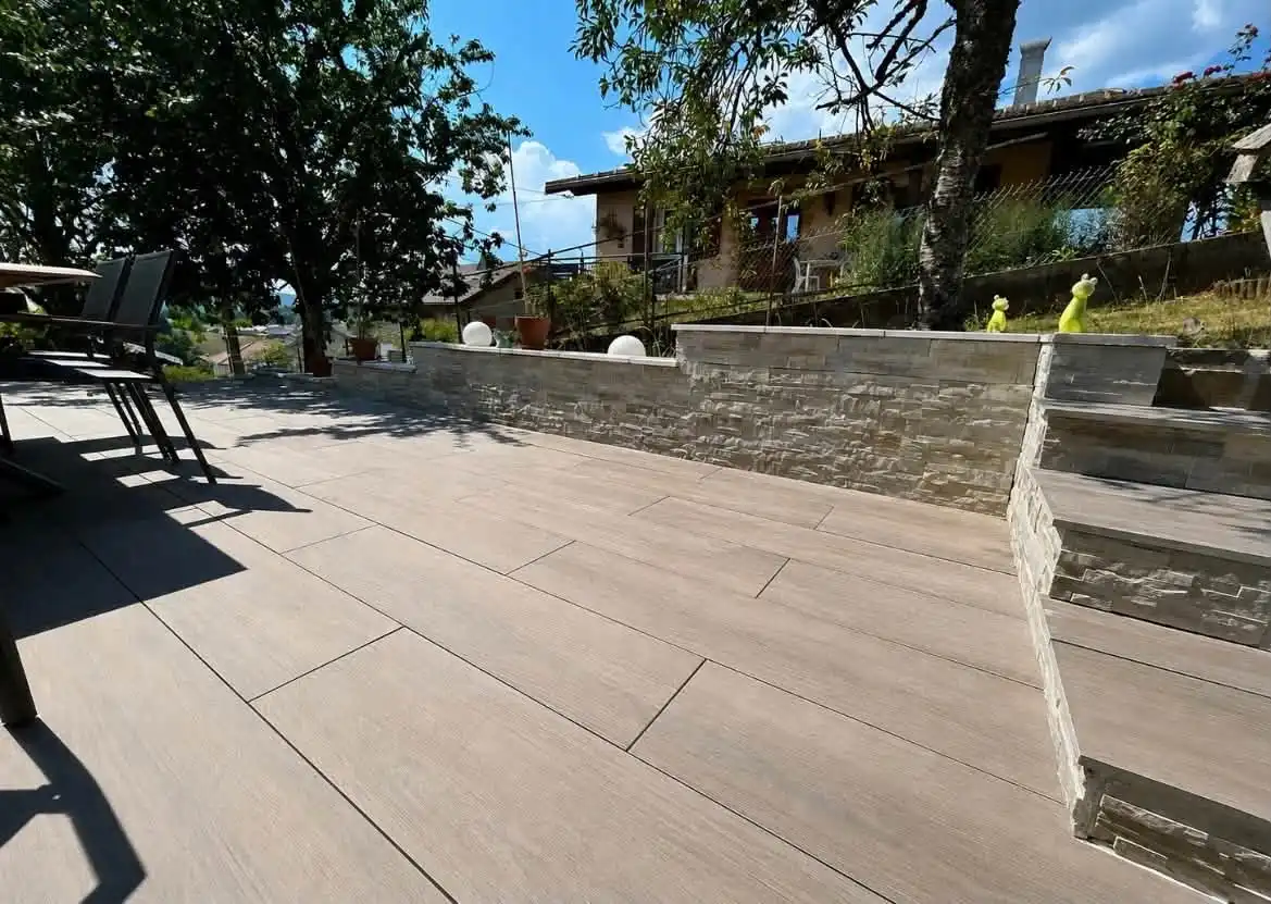 Terrasse carrelée oye et pallet — après travaux