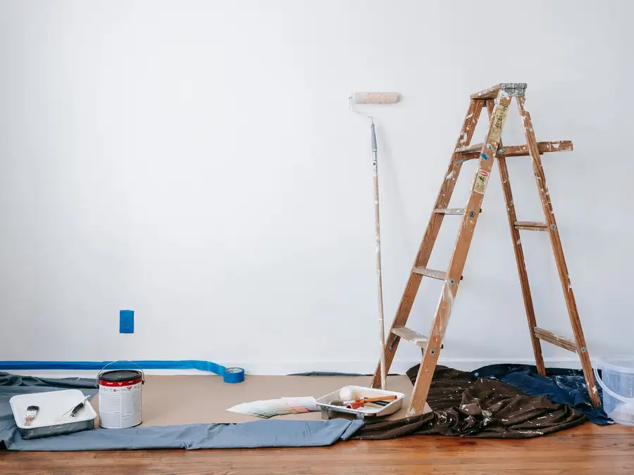 Chantier de peinture, pièce protégée
